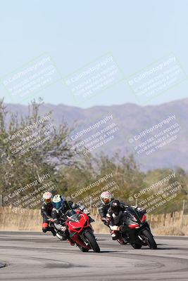 media/Dec-01-2025-Moto Forza (Mon) [[2daa91e15f]]/3-Beginner Group/Session 3 (Turn 3)/